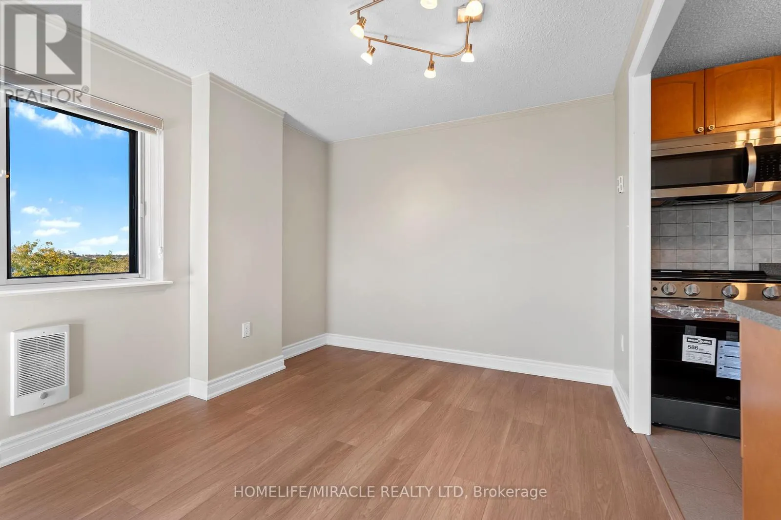 609 - 120 BARRETT COURT