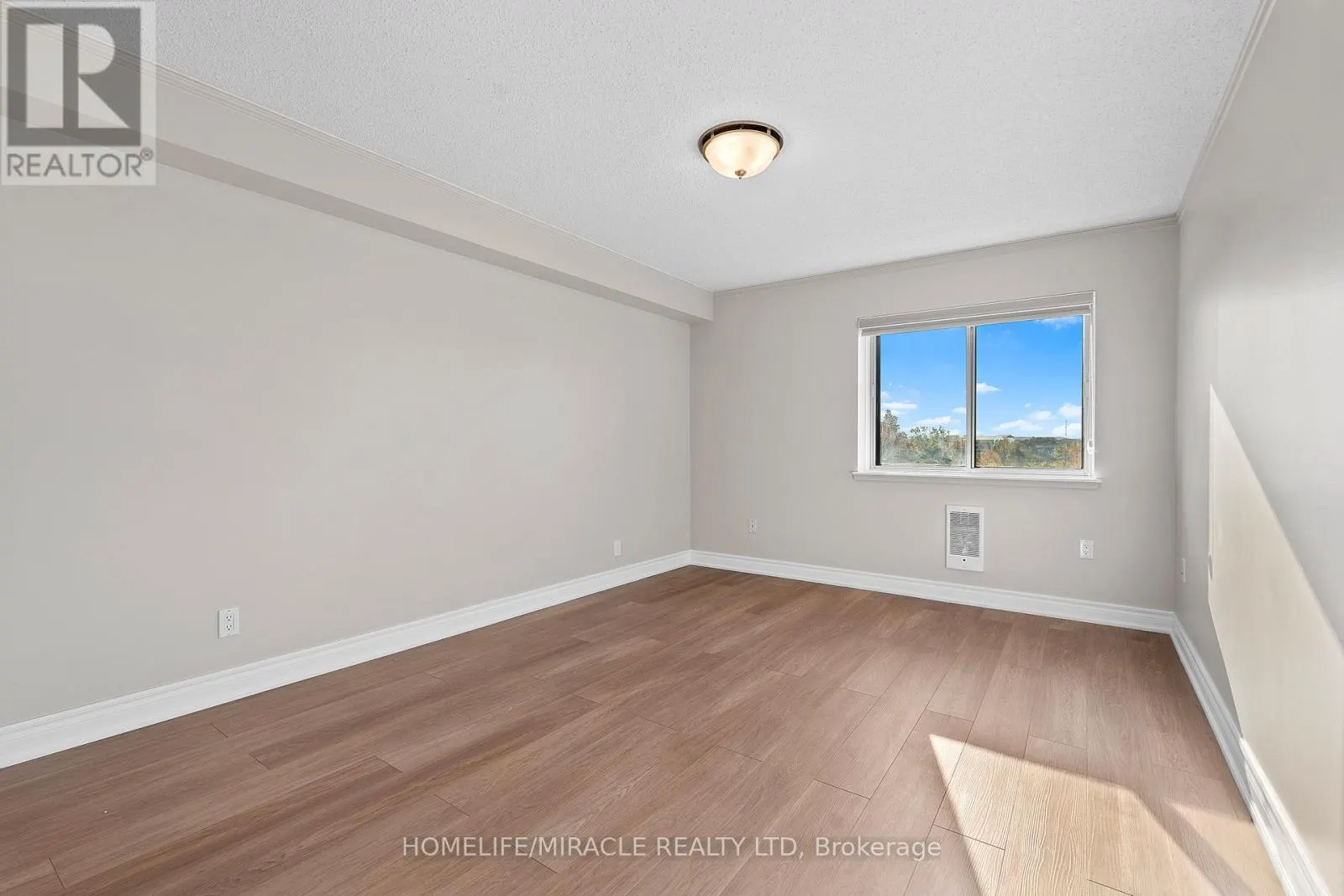 609 - 120 BARRETT COURT