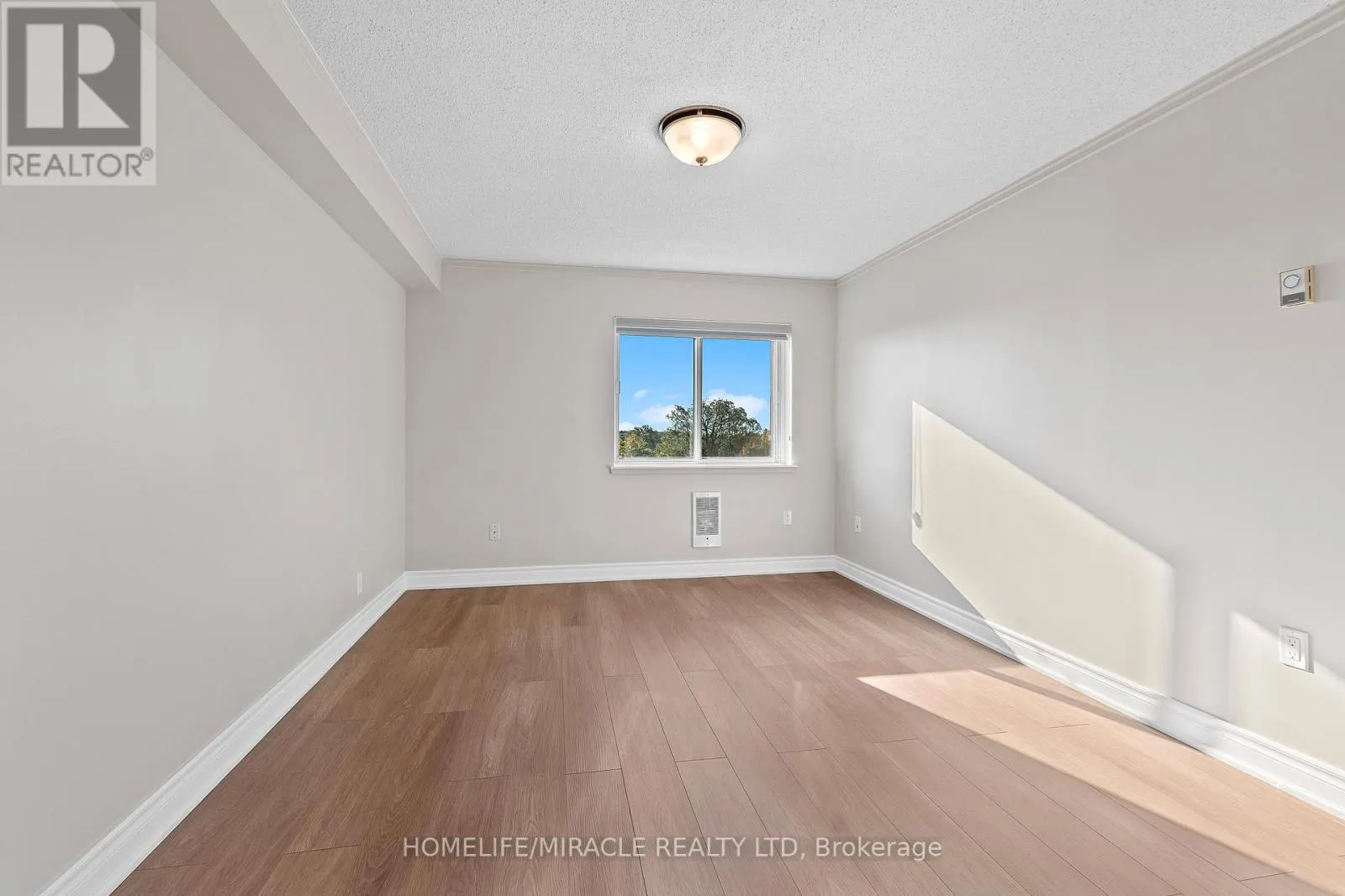 609 - 120 BARRETT COURT