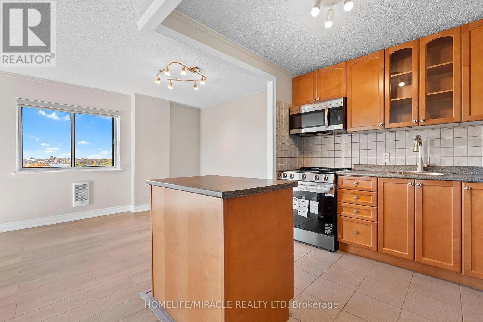609 - 120 BARRETT COURT