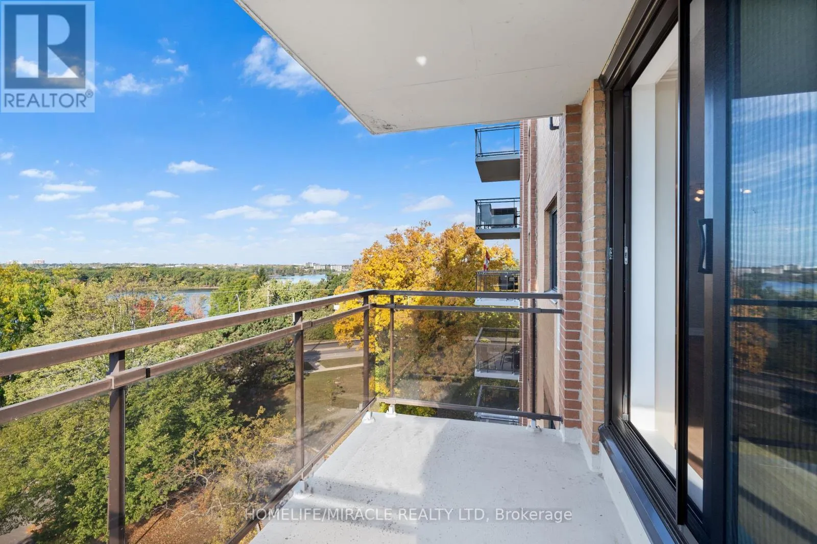 609 - 120 BARRETT COURT