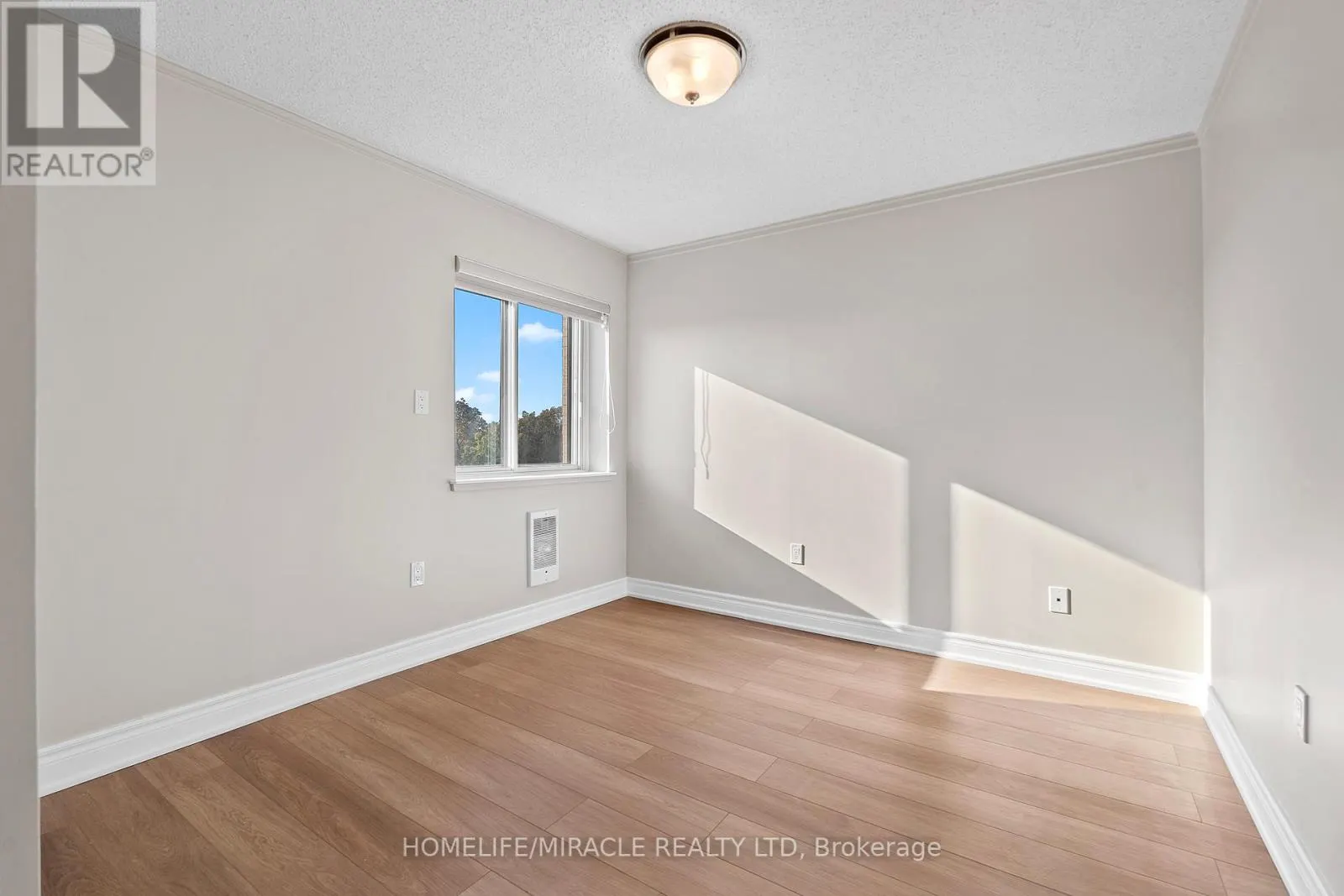609 - 120 BARRETT COURT