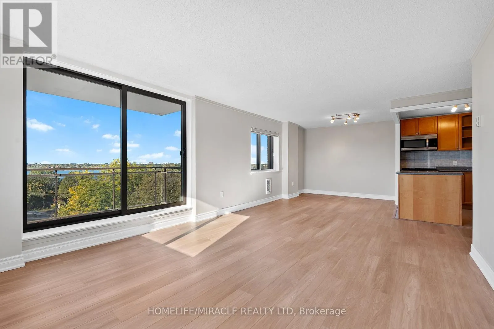 609 - 120 BARRETT COURT