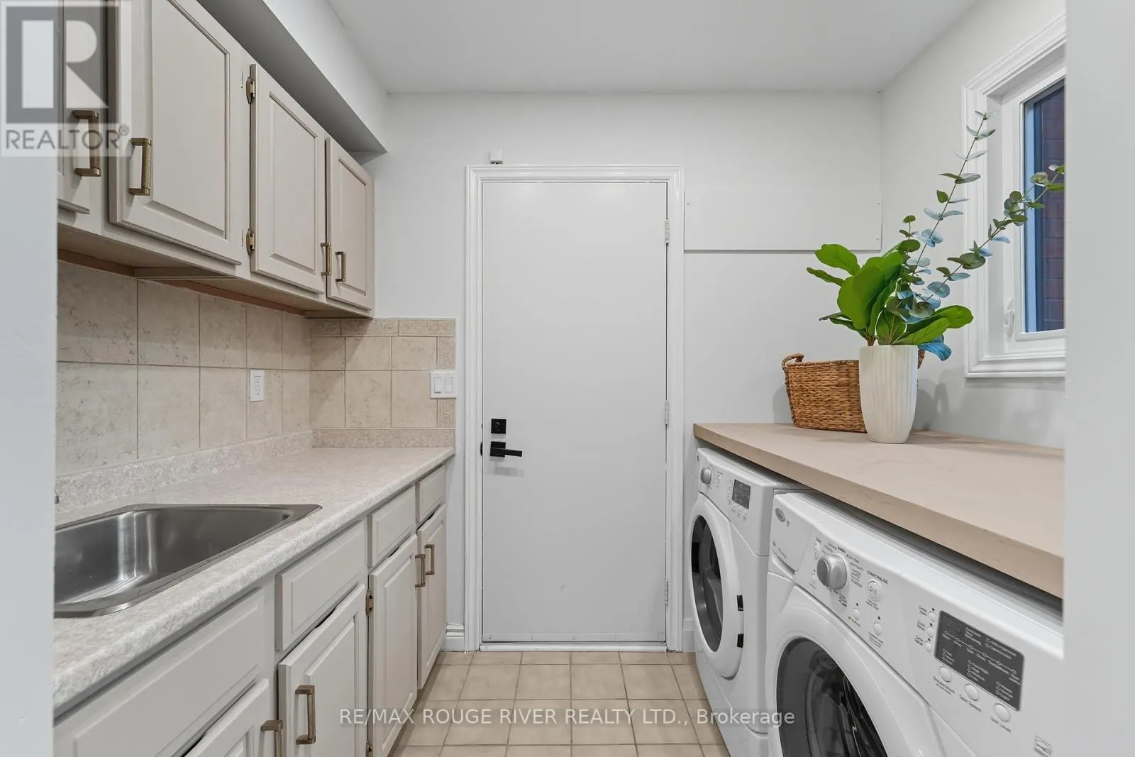 270 LAKEVIEW COURT