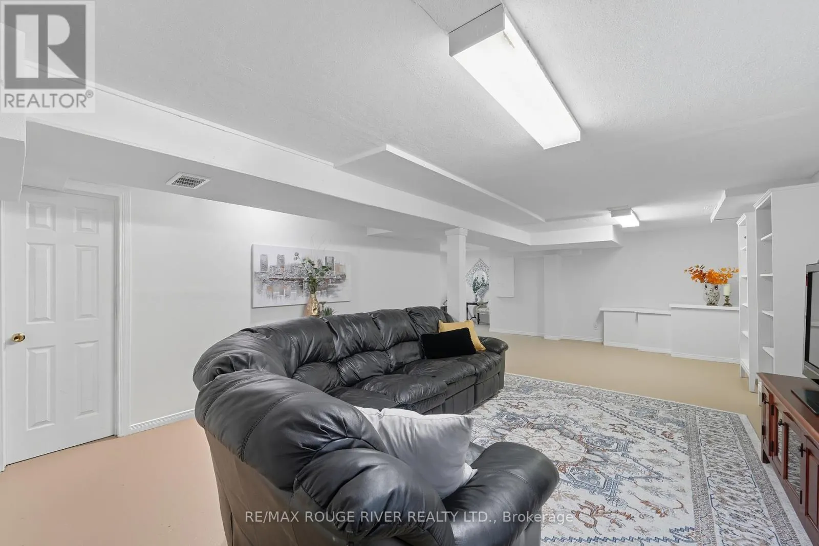270 LAKEVIEW COURT
