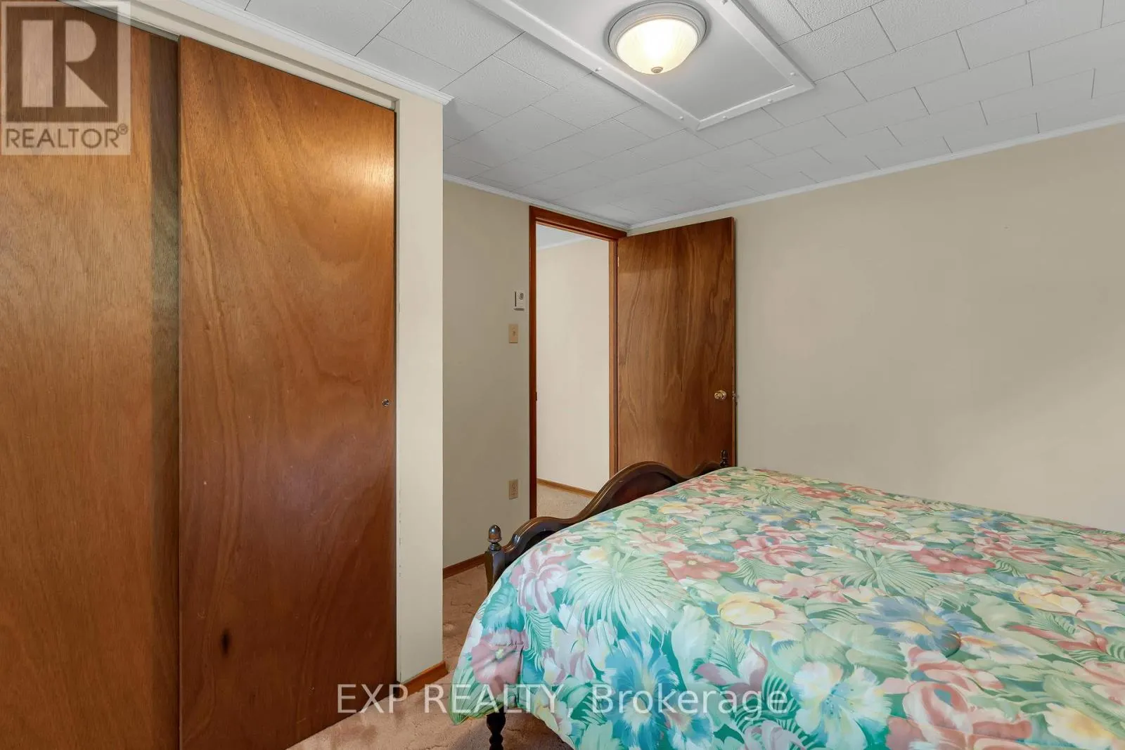 31 SOUTHCREST DRIVE