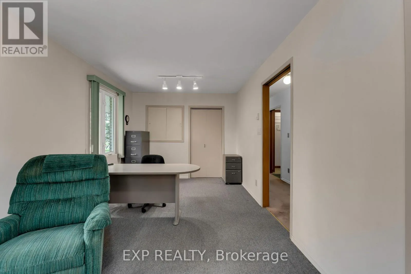 31 SOUTHCREST DRIVE