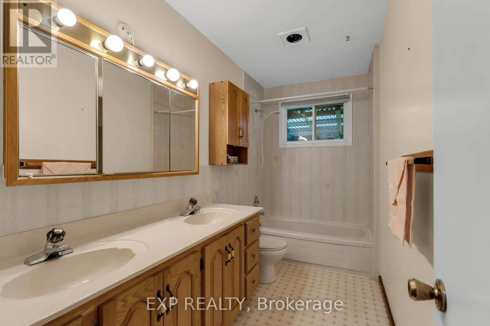 31 SOUTHCREST DRIVE