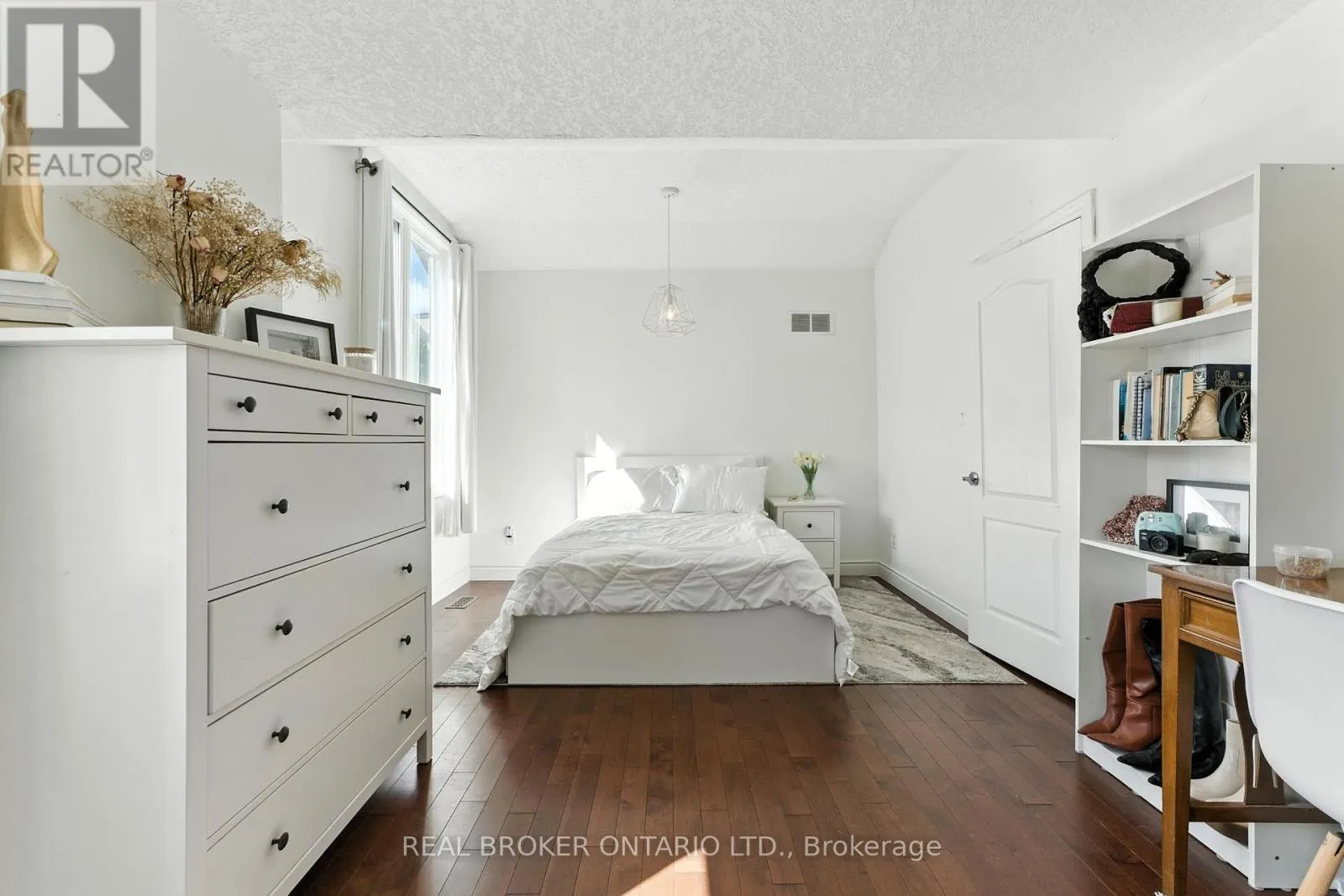 506 EASTBRIDGE BOULEVARD