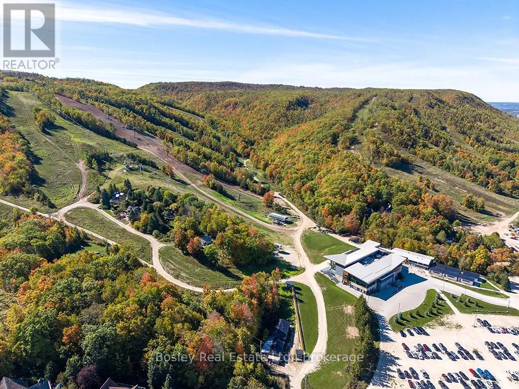 3 - 242 ARROWHEAD ROAD, #3