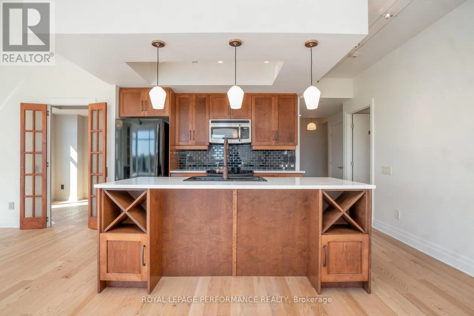 703 - 245 KENT STREET