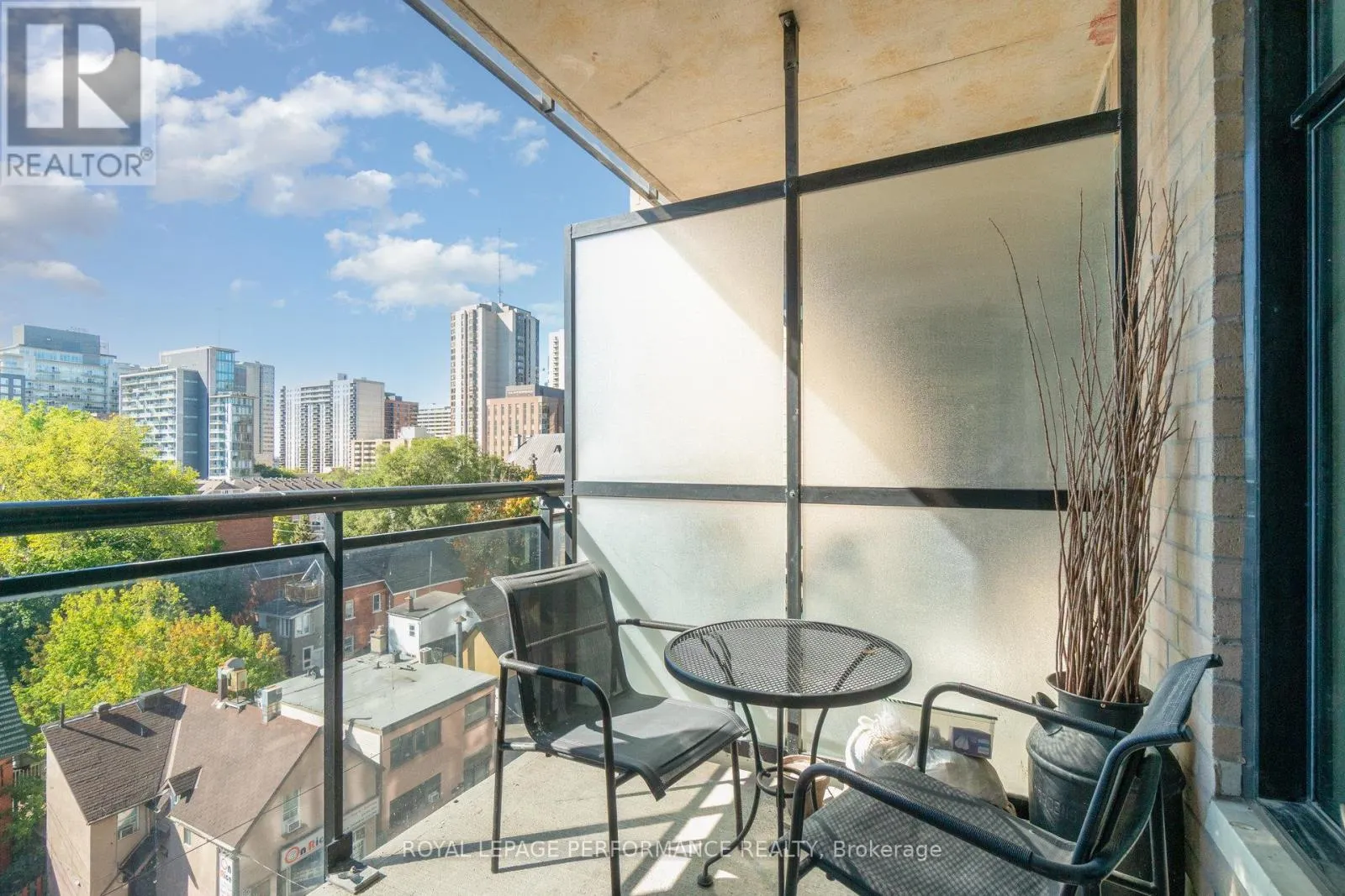 703 - 245 KENT STREET