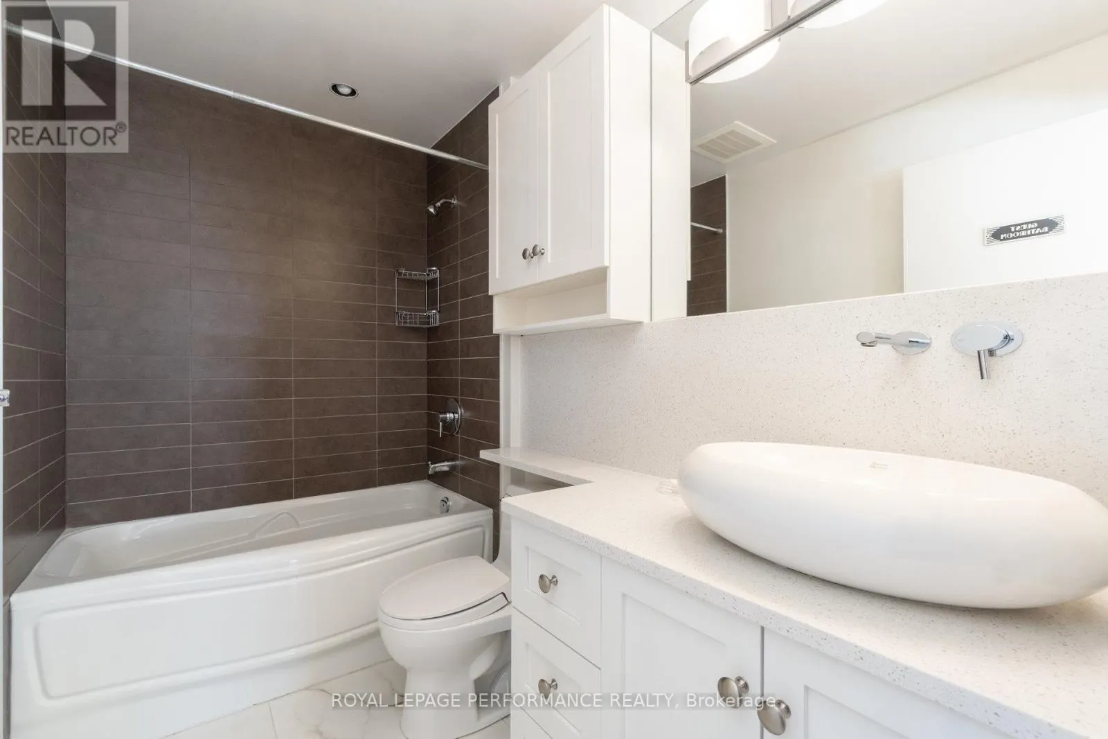 703 - 245 KENT STREET