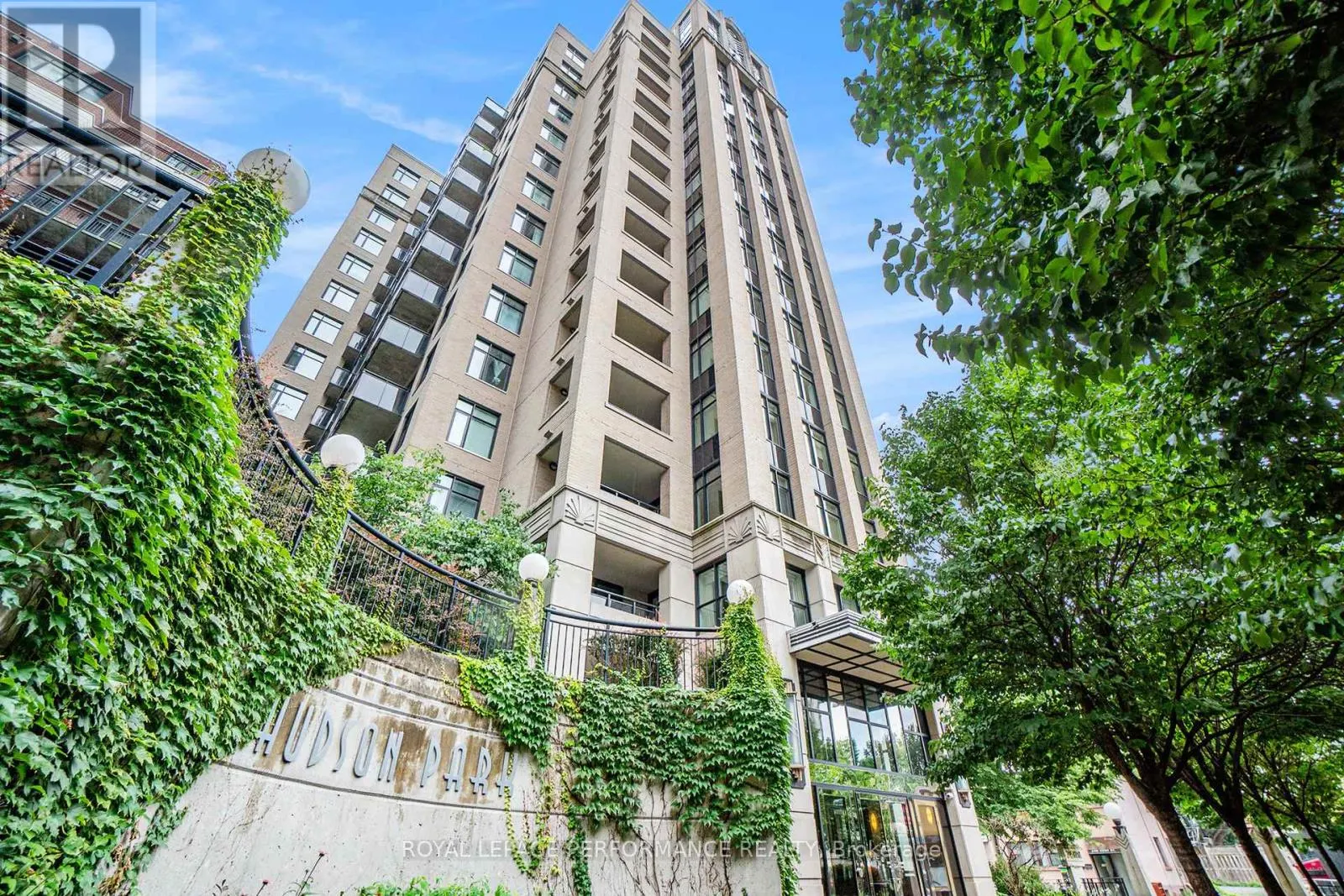 703 - 245 KENT STREET