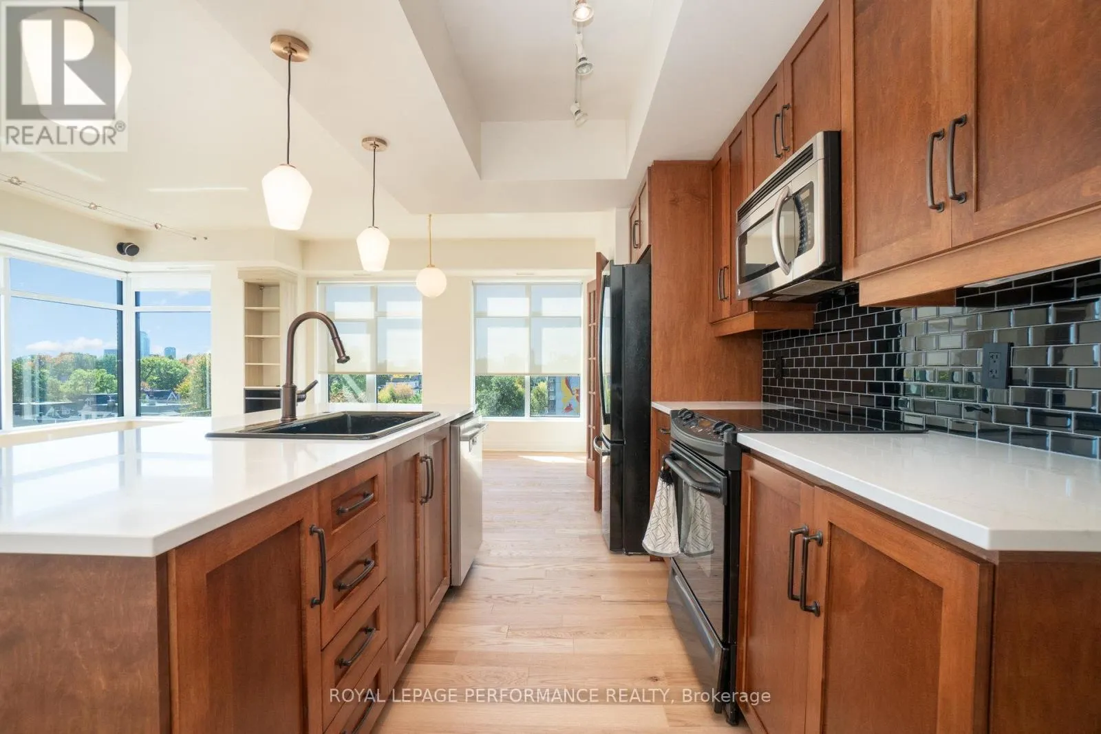 703 - 245 KENT STREET