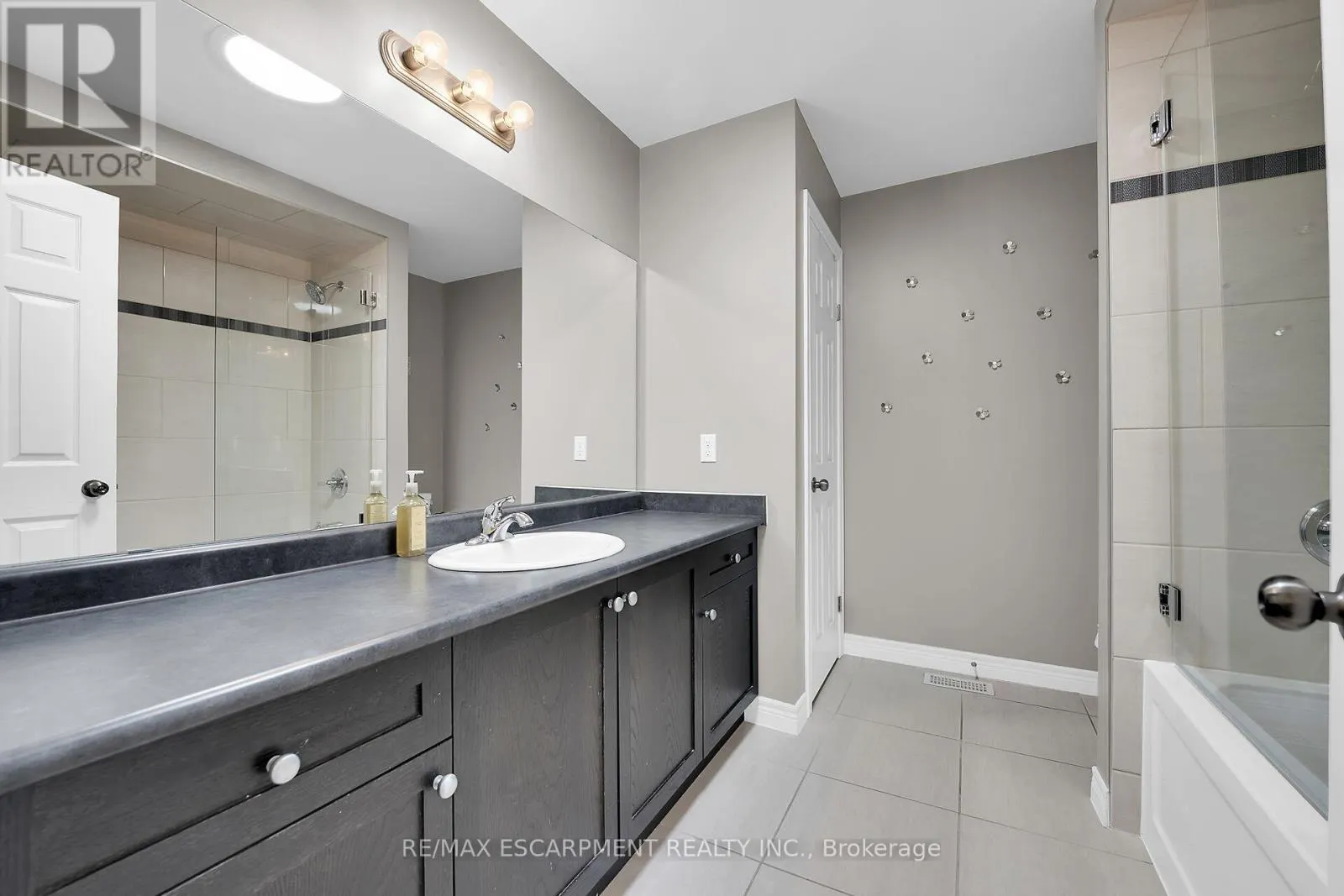 8 CHARTWELL CIRCLE