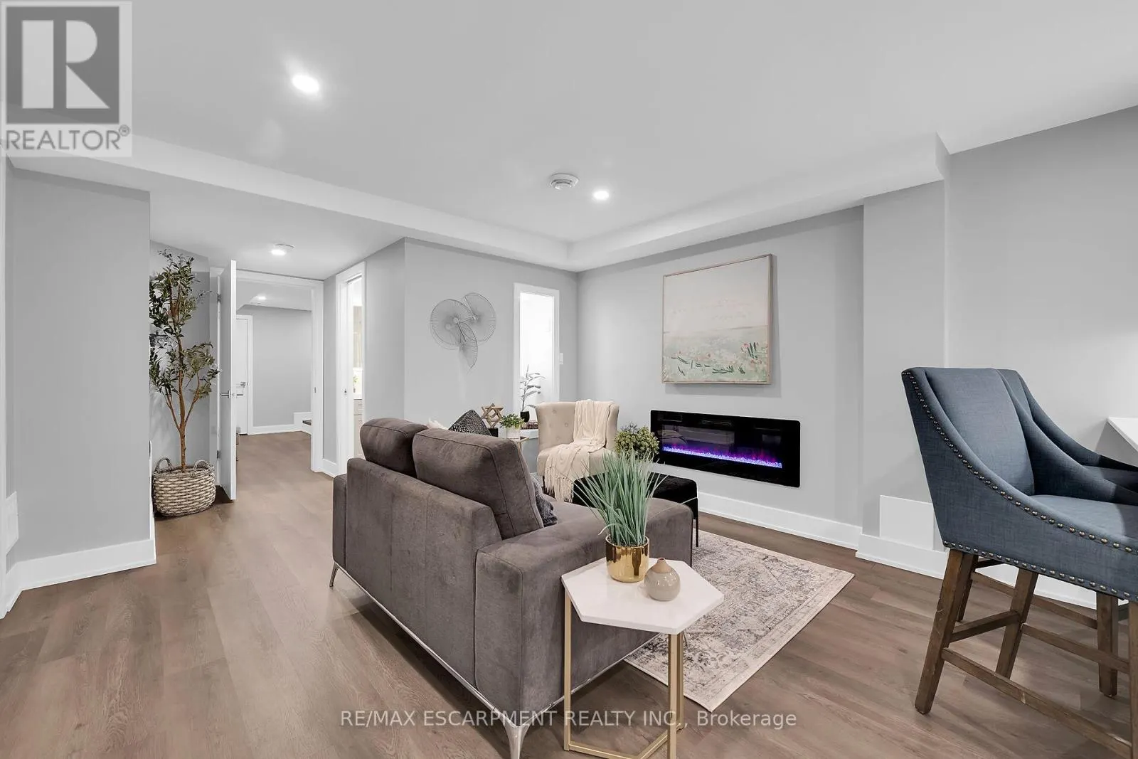 8 CHARTWELL CIRCLE