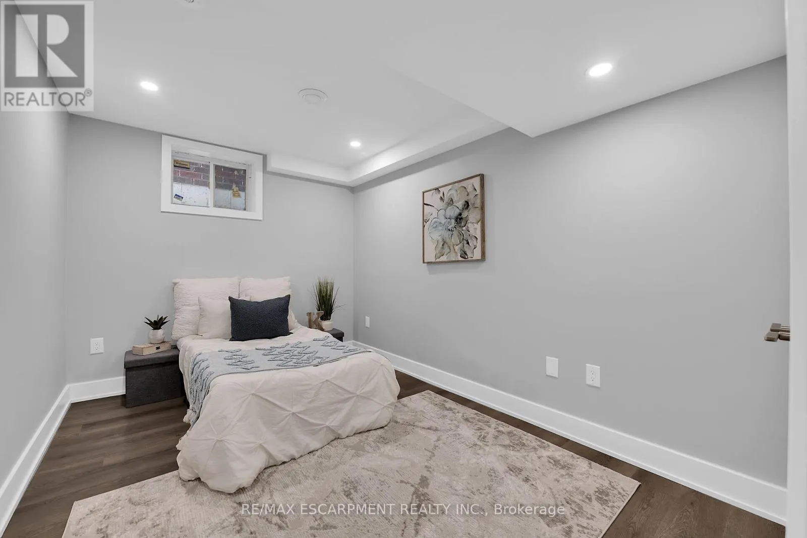 8 CHARTWELL CIRCLE