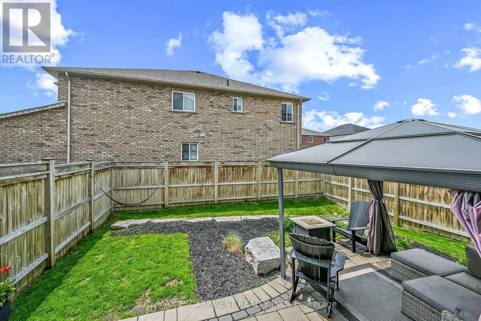 8 CHARTWELL CIRCLE