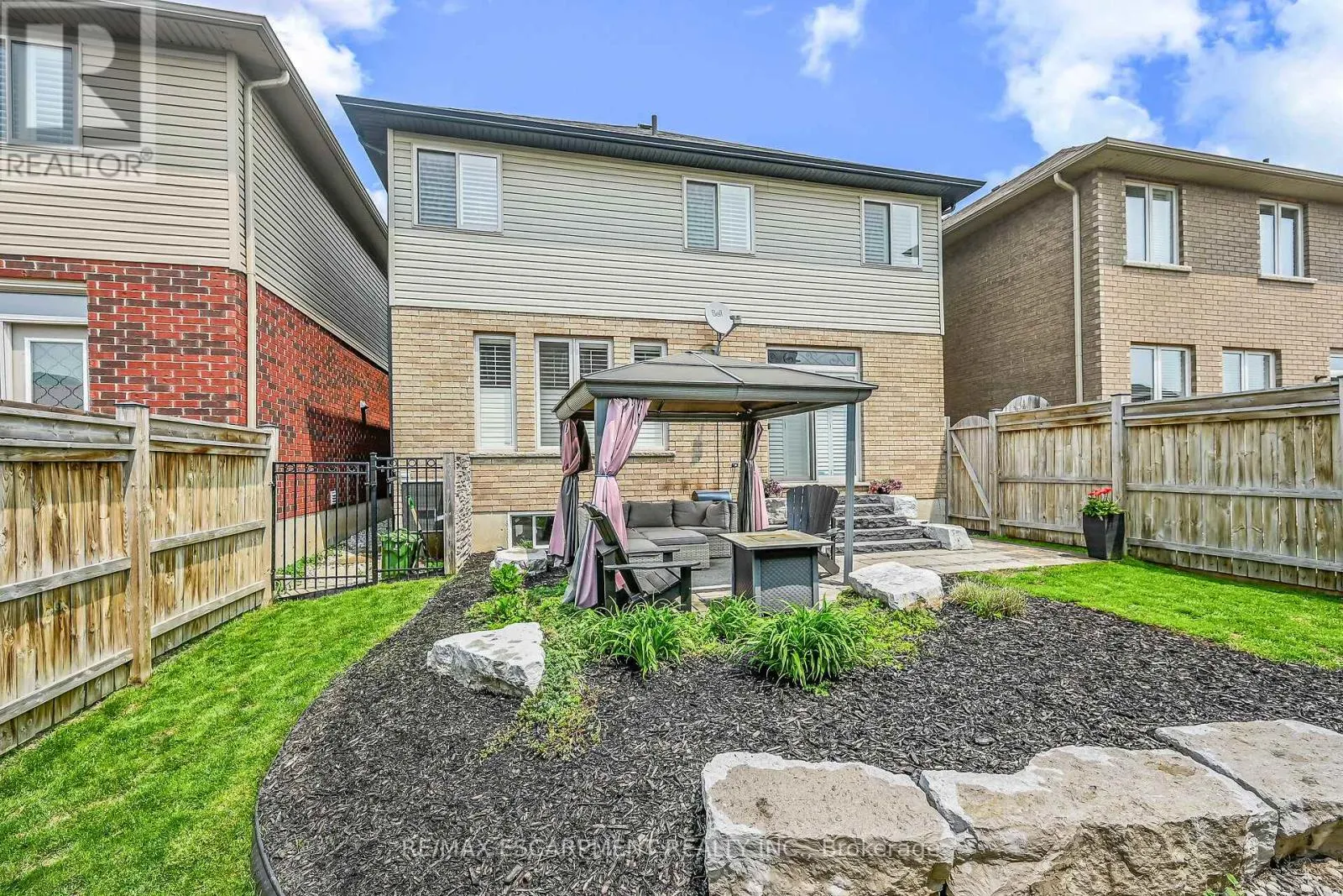 8 CHARTWELL CIRCLE
