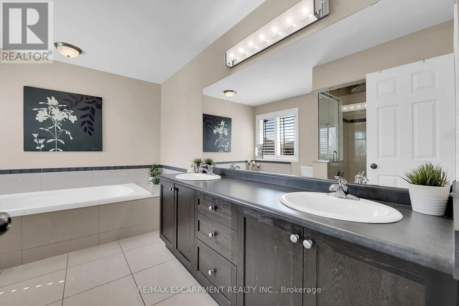 8 CHARTWELL CIRCLE