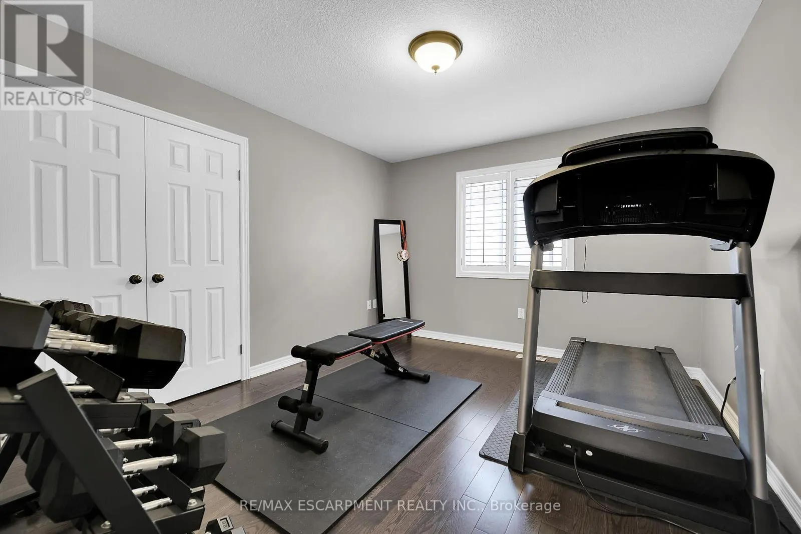 8 CHARTWELL CIRCLE