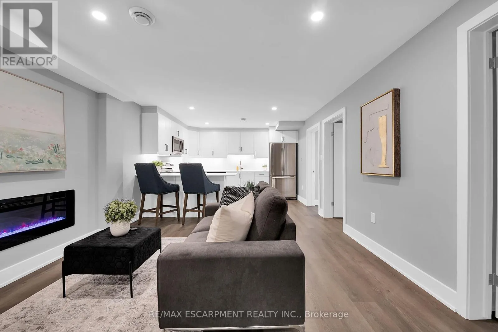 8 CHARTWELL CIRCLE