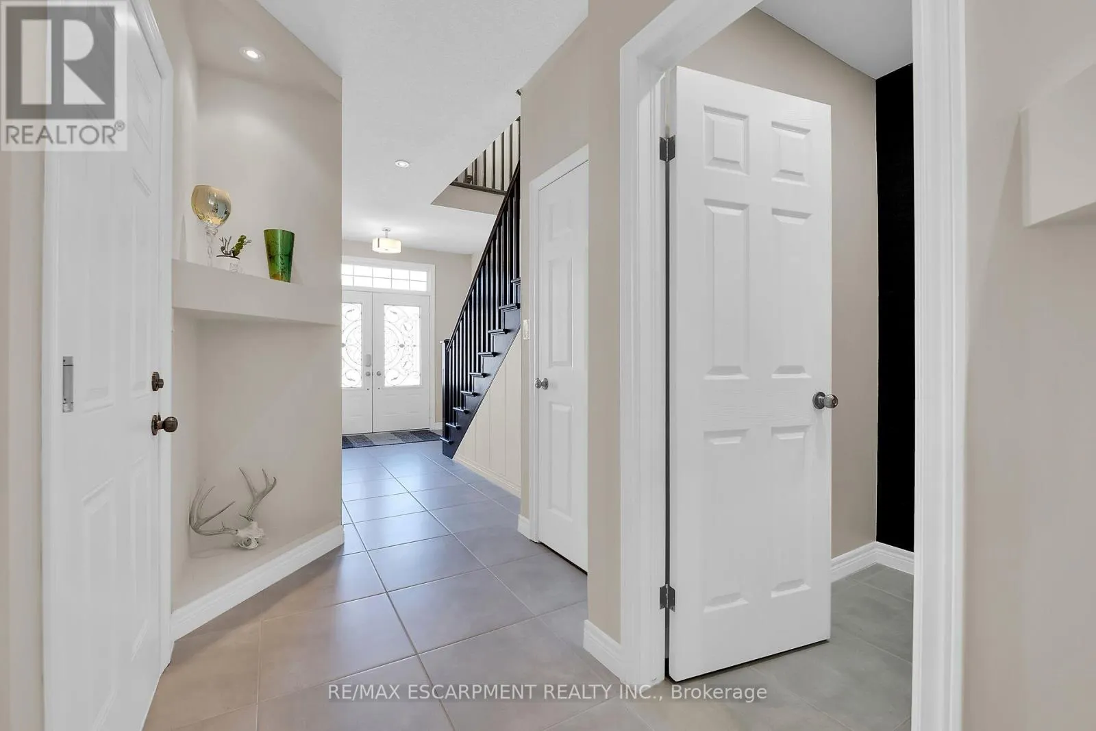 8 CHARTWELL CIRCLE