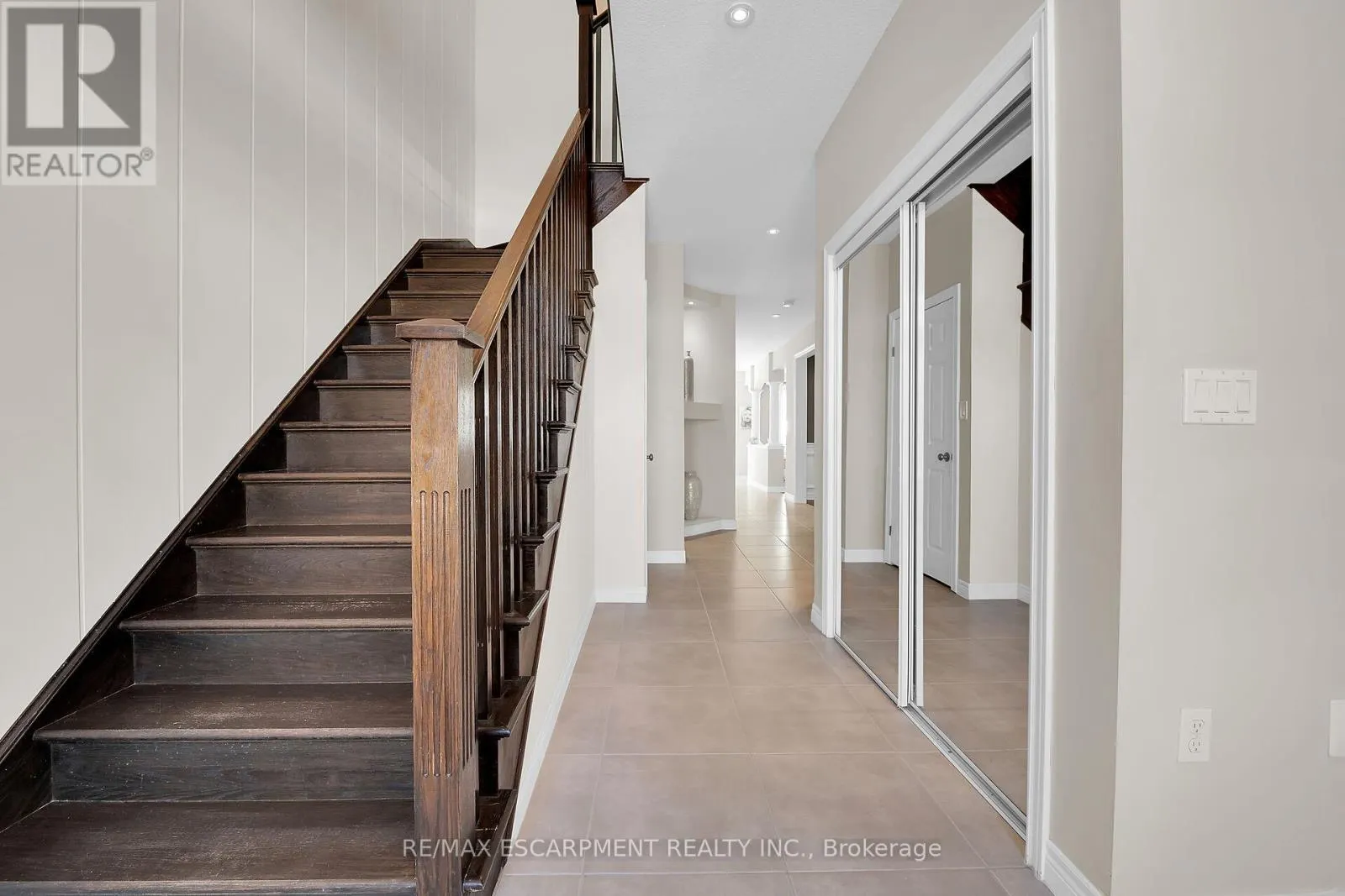 8 CHARTWELL CIRCLE