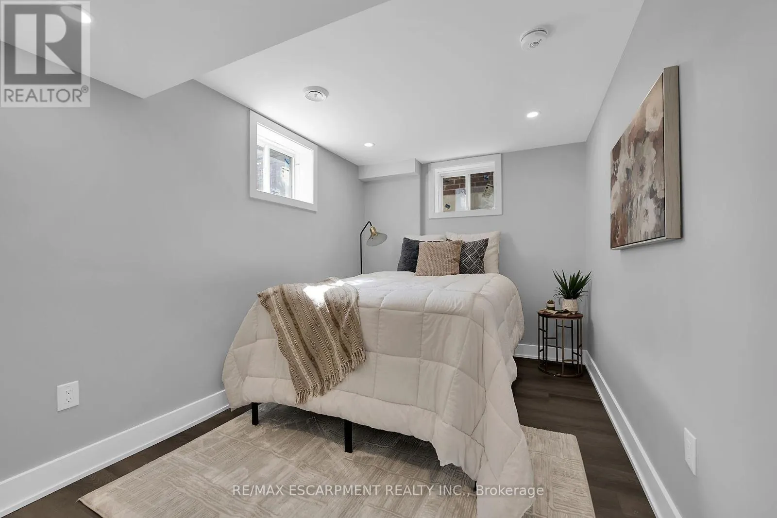 8 CHARTWELL CIRCLE
