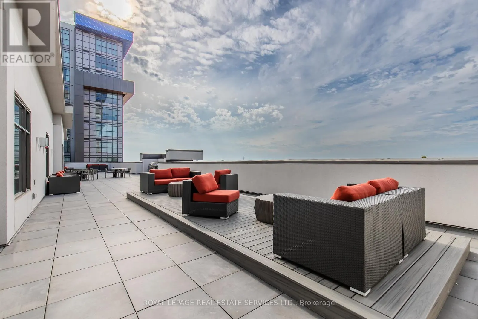 1211 - 470 DUNDAS STREET E
