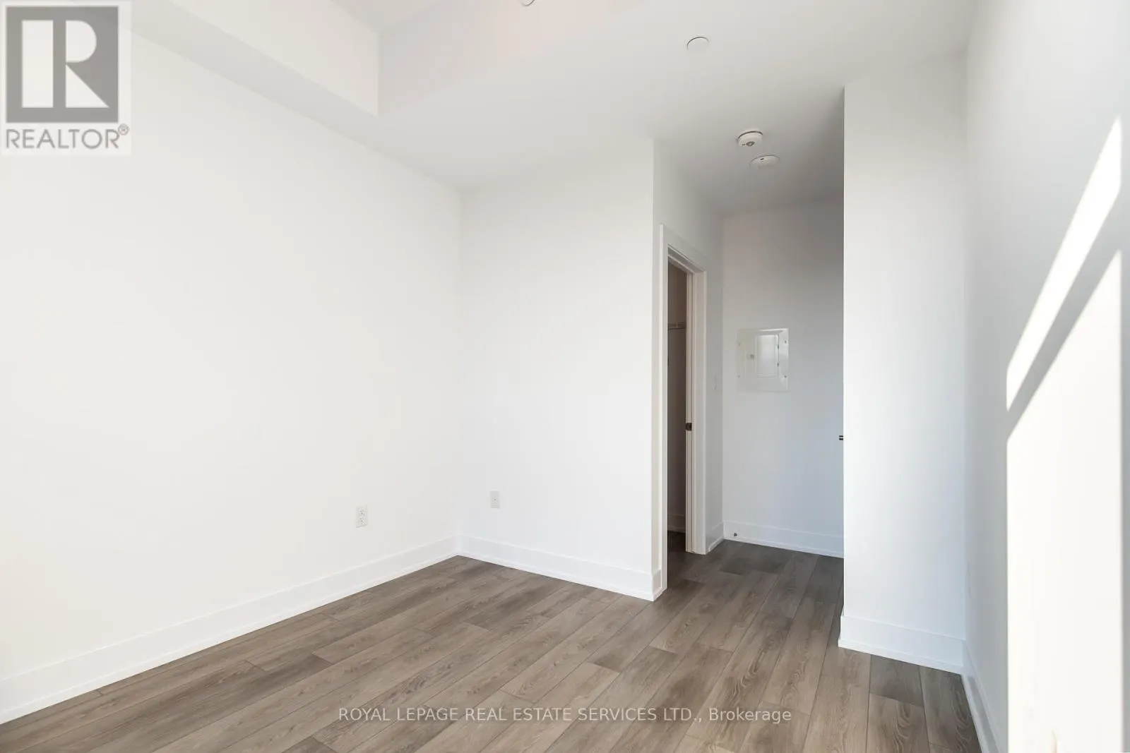 1211 - 470 DUNDAS STREET E