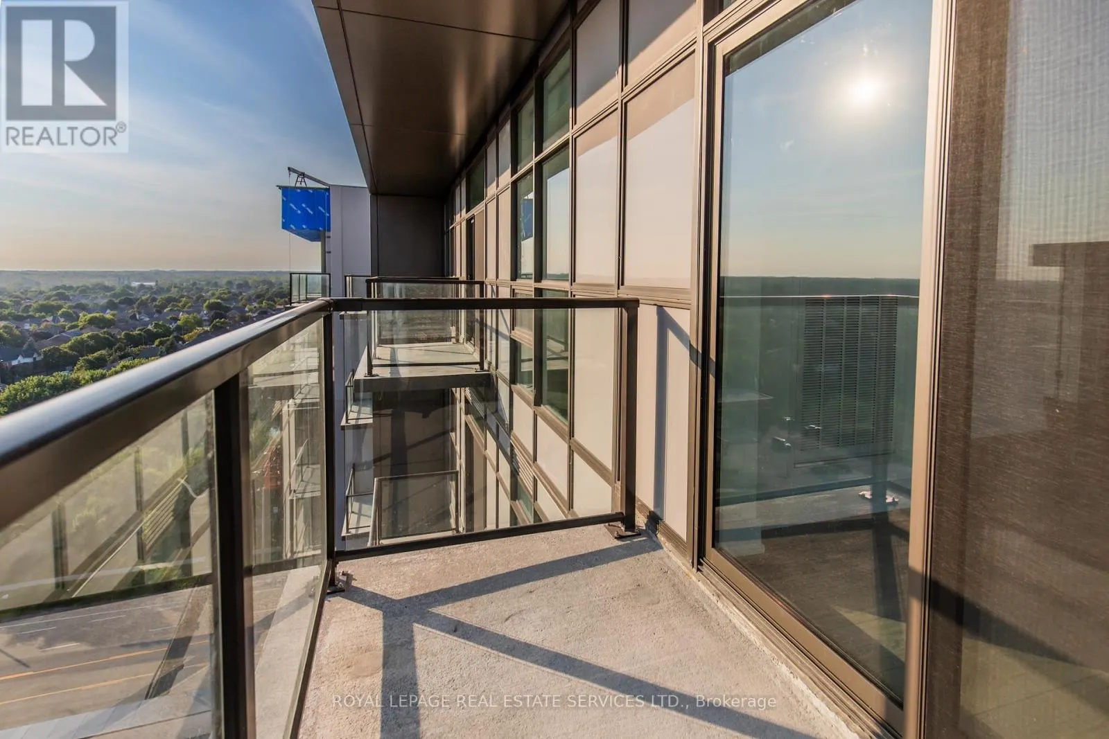 1211 - 470 DUNDAS STREET E