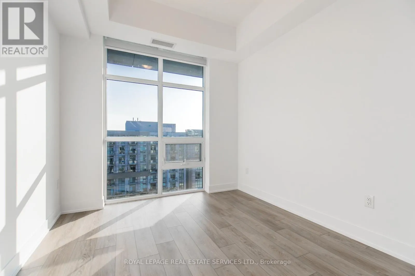 1211 - 470 DUNDAS STREET E