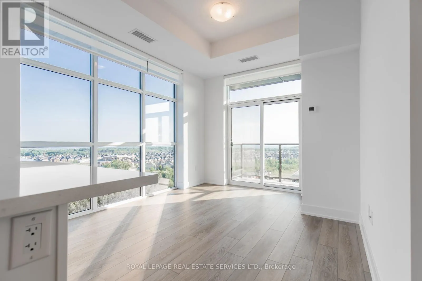 1211 - 470 DUNDAS STREET E