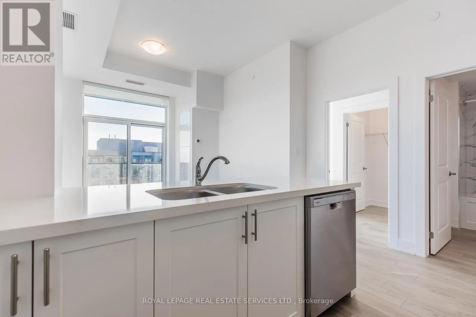 1211 - 470 DUNDAS STREET E