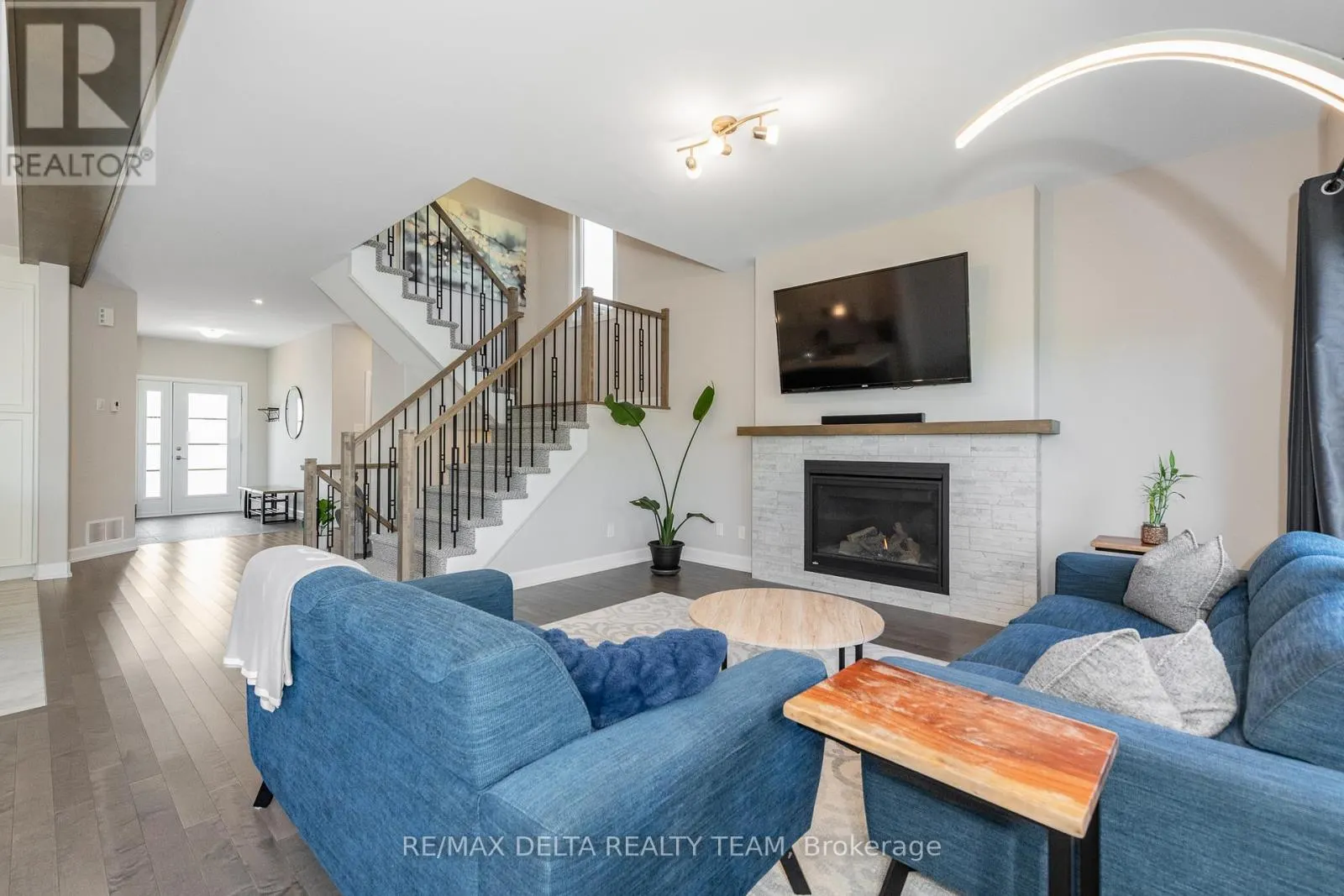 688 GENEVA CRESCENT