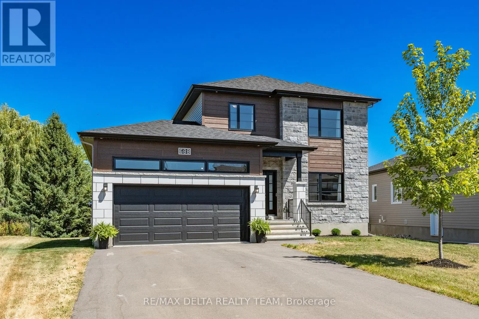 688 GENEVA CRESCENT