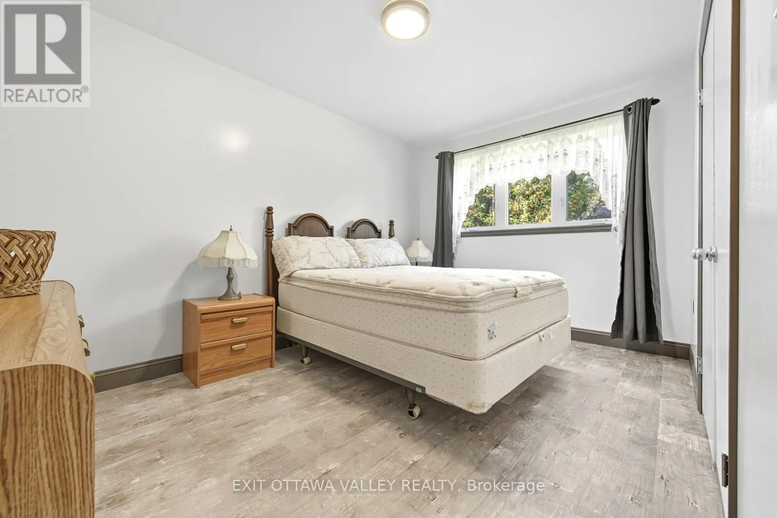 85 FRONTENAC CRESCENT