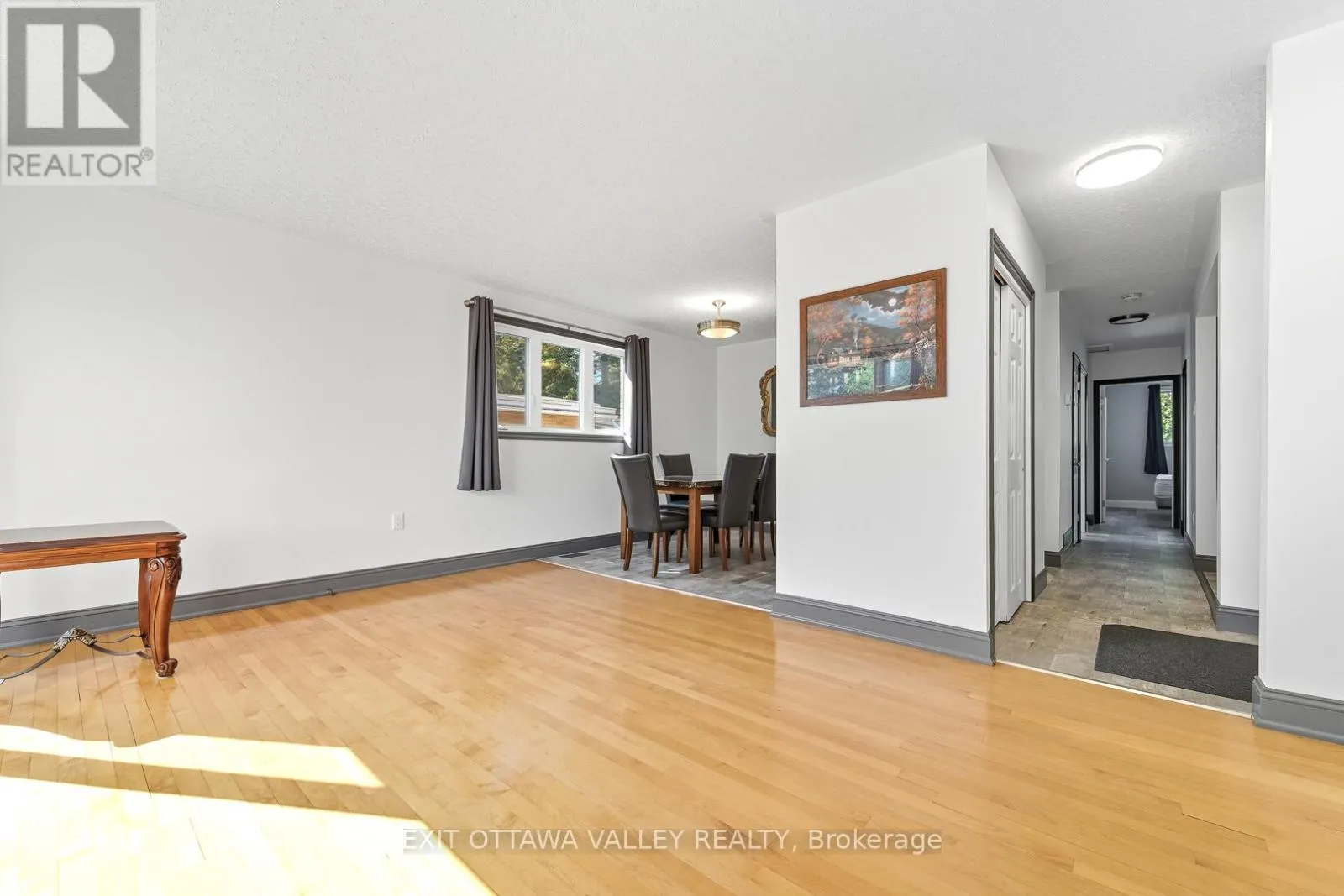 85 FRONTENAC CRESCENT