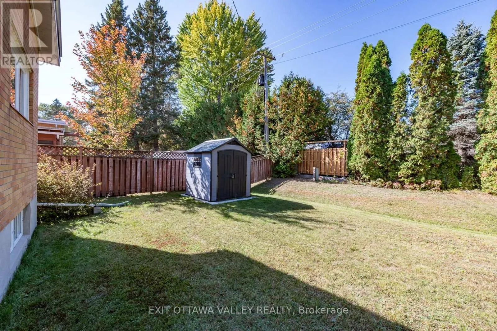 85 FRONTENAC CRESCENT