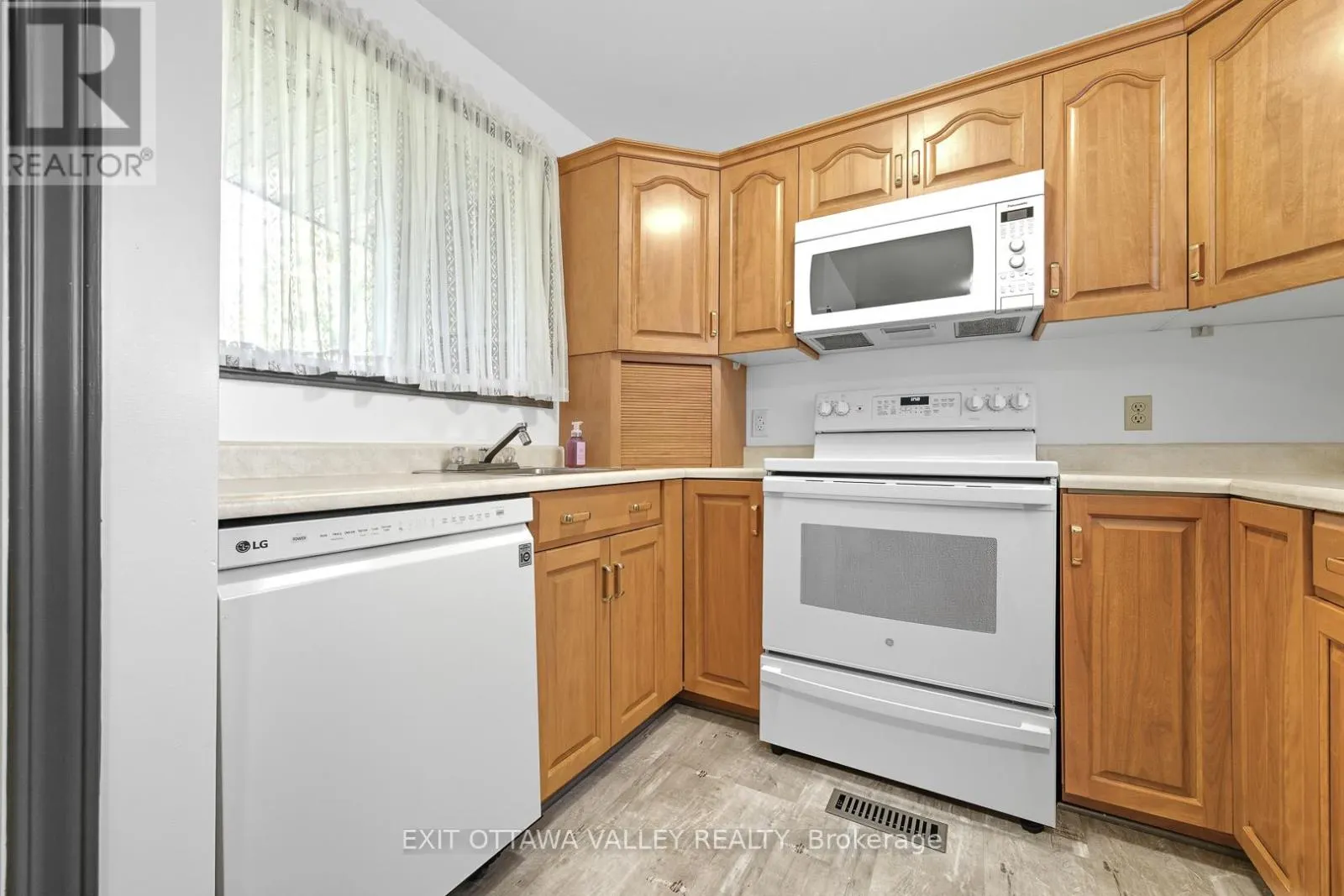 85 FRONTENAC CRESCENT