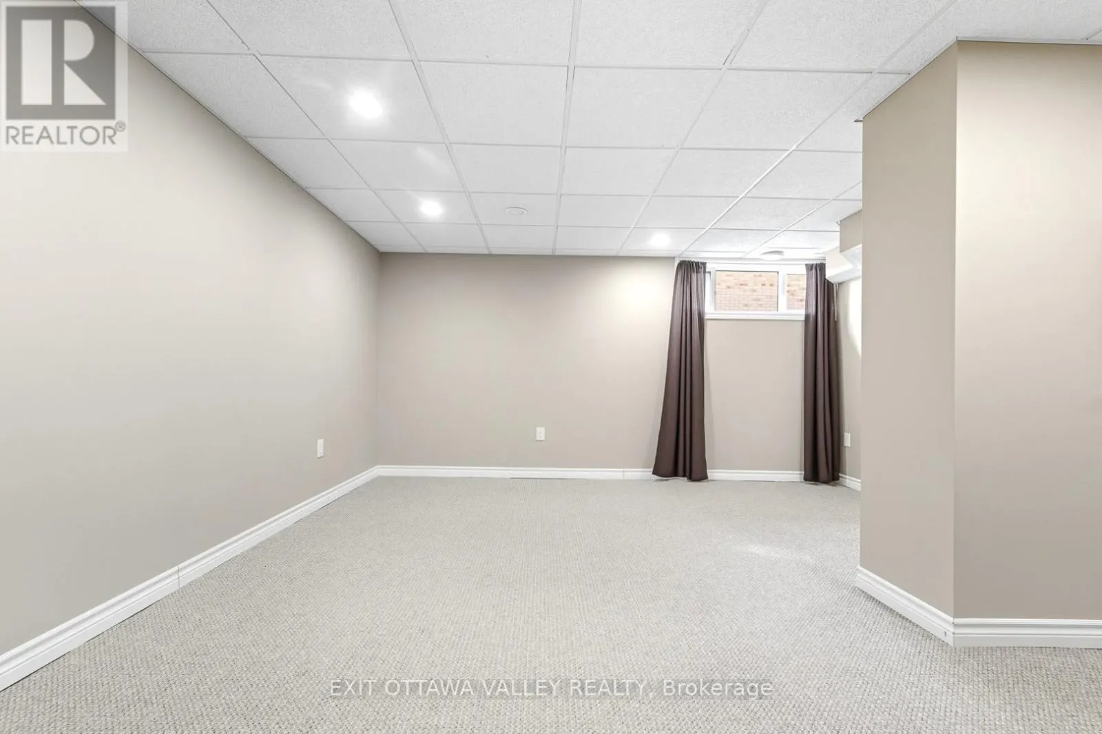85 FRONTENAC CRESCENT