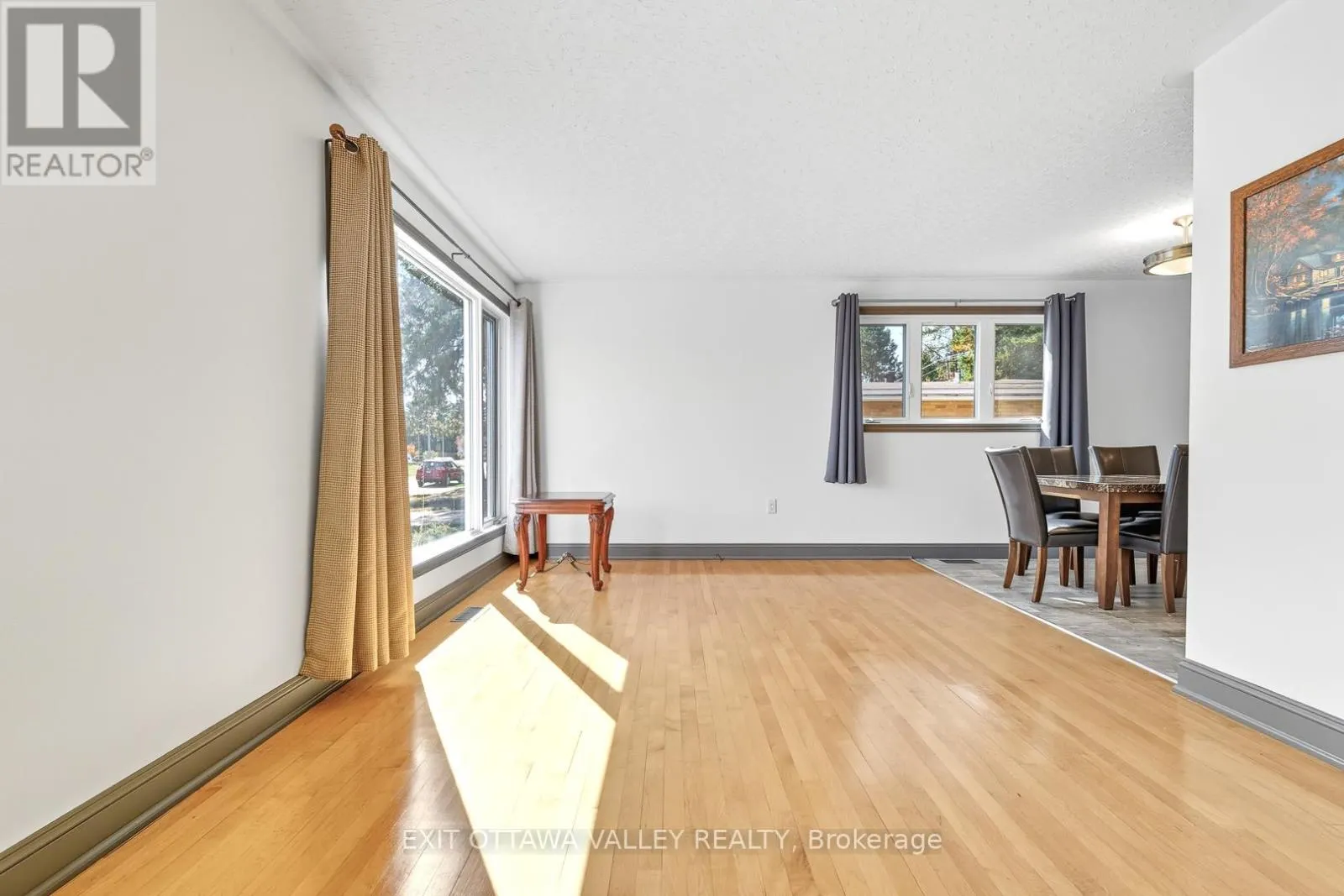 85 FRONTENAC CRESCENT