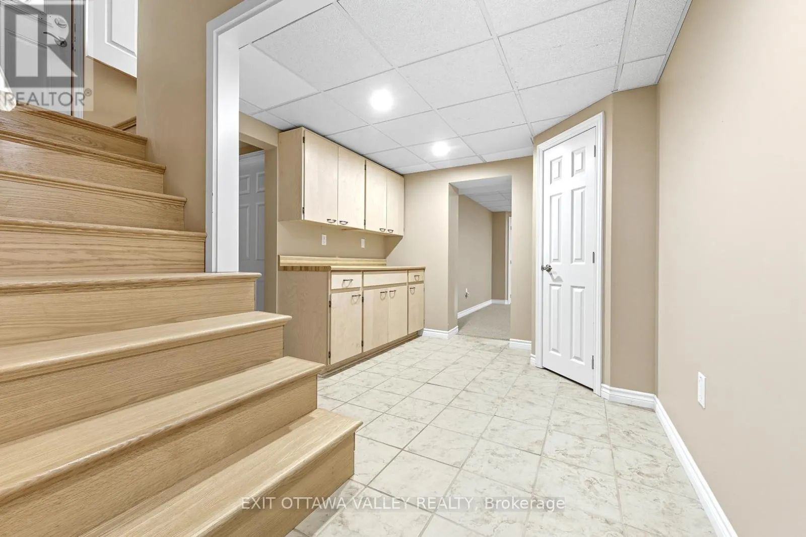 85 FRONTENAC CRESCENT