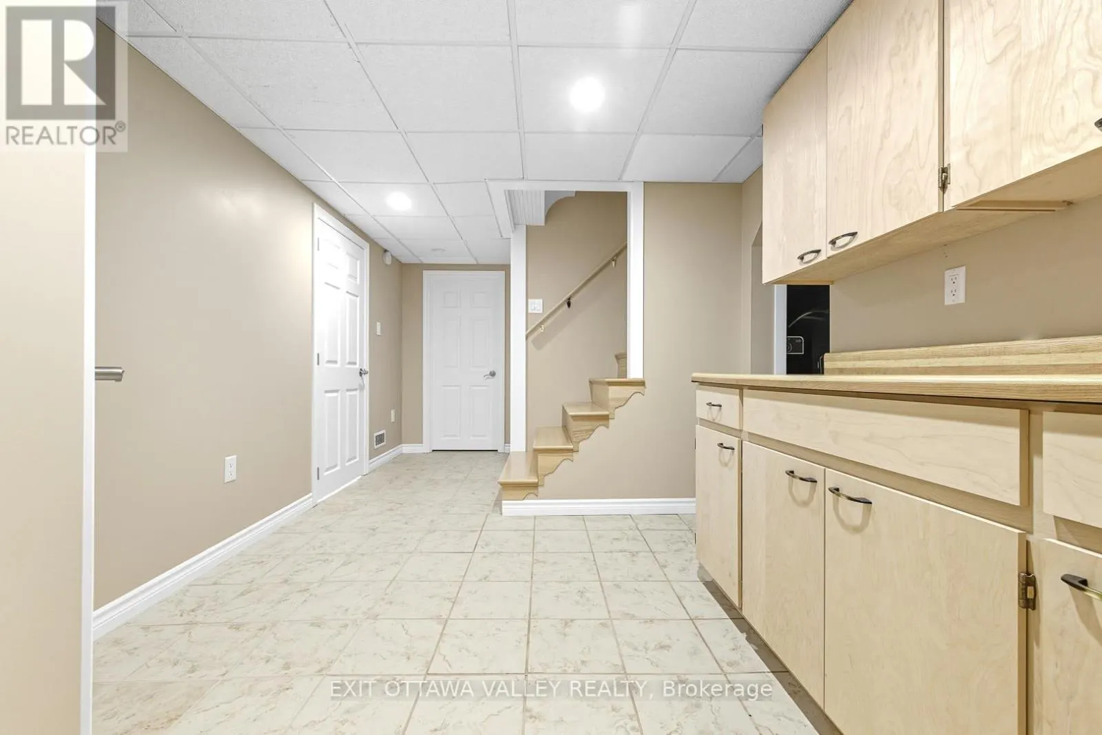 85 FRONTENAC CRESCENT