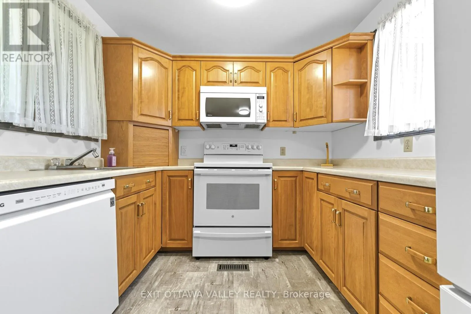 85 FRONTENAC CRESCENT