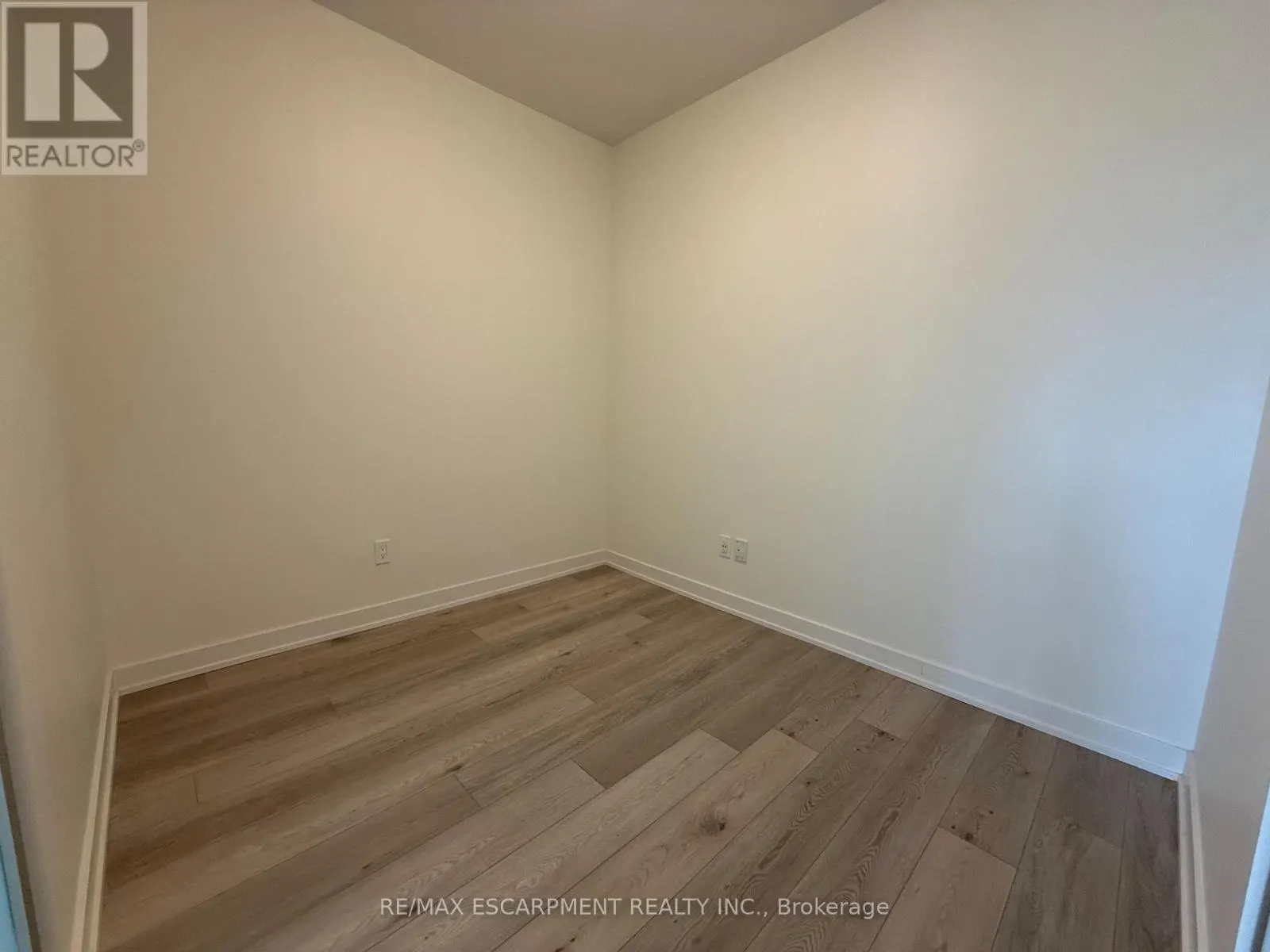 1212 - 385 WINSTON ROAD