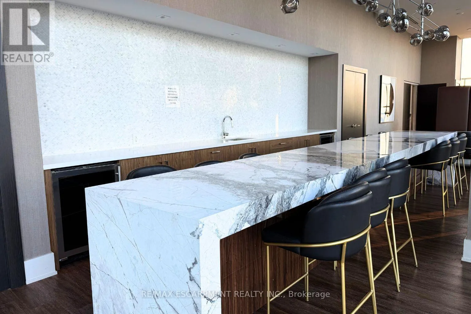 1212 - 385 WINSTON ROAD