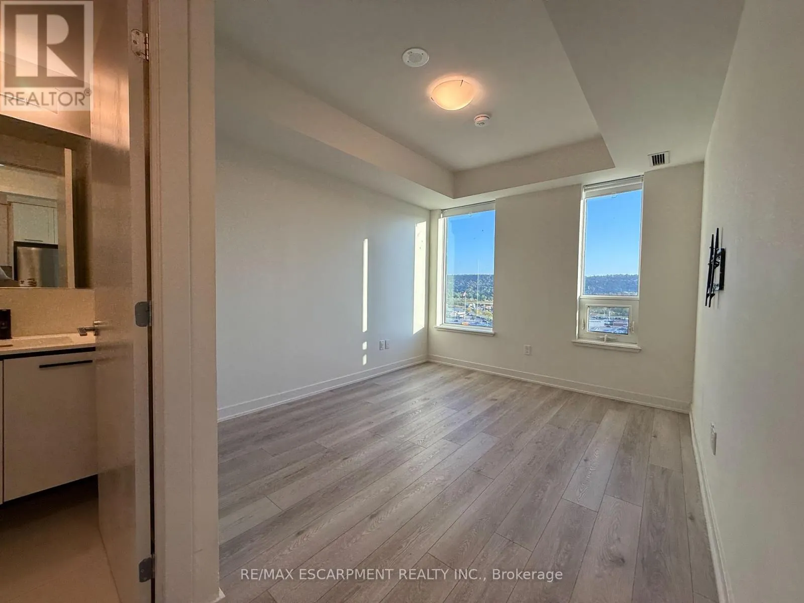 1212 - 385 WINSTON ROAD